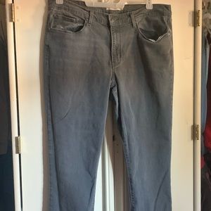 Grey jeans with small pockets. Size:33 Style:Classic straight